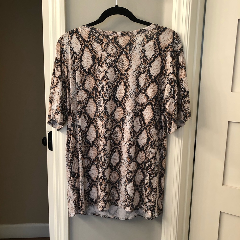 Keyhole Snake Skin Top - Picture 2 of 3